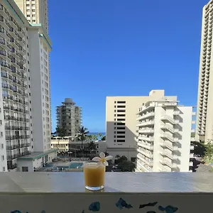 contemporary-ocean-view-suite-heart-of-waikiki.hotelsinhawaii.org/
